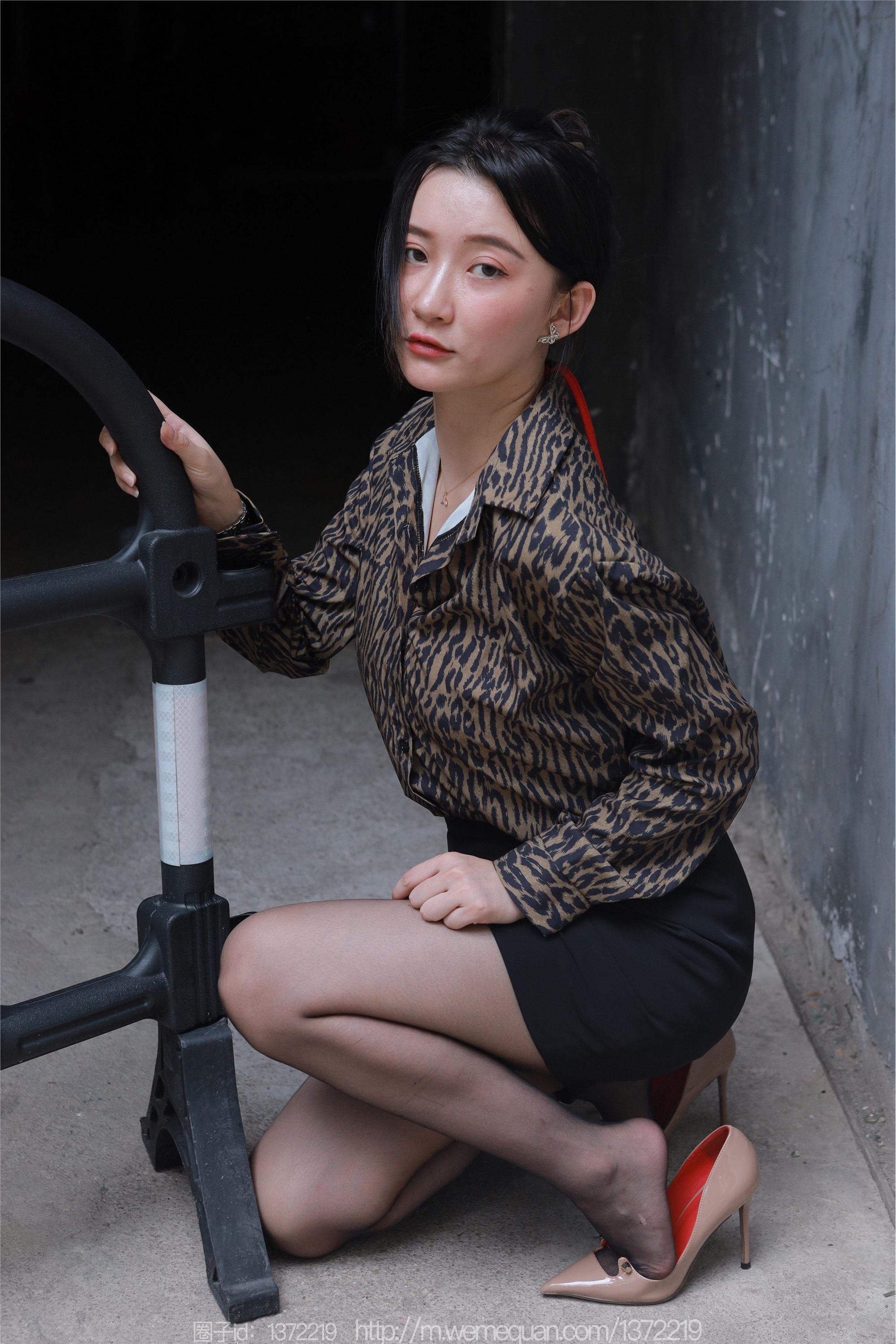 IESS异思趣向  2023.07.24 丝享家 1488 秋秋《孤身走暗巷》